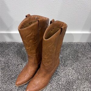 Women's Tan Western Boots - Classic Cowgirl Style